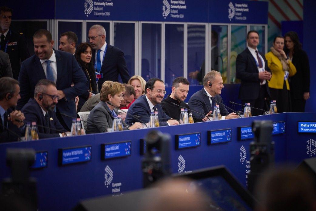 Президент: Нам потрібна достатня кількість зброї, а не підтримка в переговорах Президент: Нам потрібна достатня кількість зброї, а не підтримка в переговорах